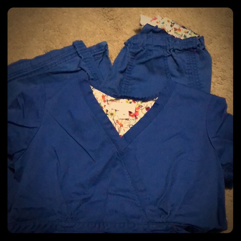 Koi scrub set